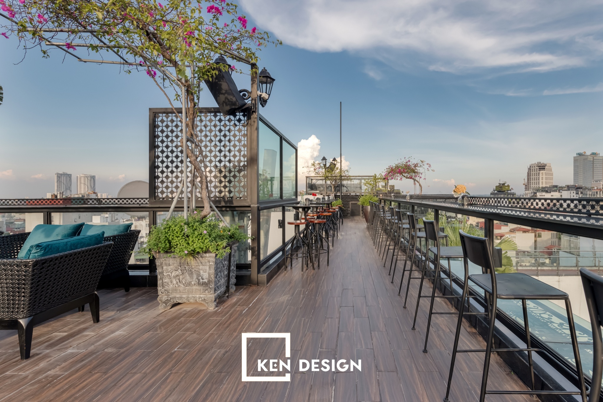 không gian ngoài trời của diamond sky bar