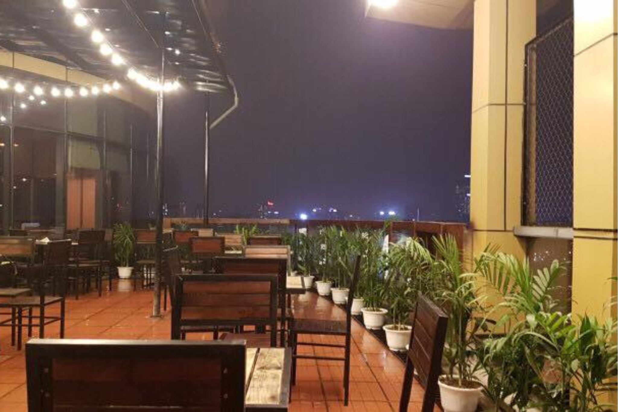 Nội thất Trill Rooftop đơn giản mang lại cảm giác dễ chịu